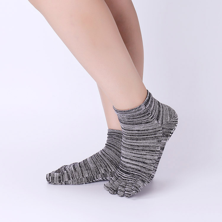 Non-Slip Yoga Socks with Grips - огляд і ціна Pilates Yoga Barre